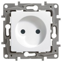 Розетка 2К ETIKA, белая (672220). Розетка. LegranD